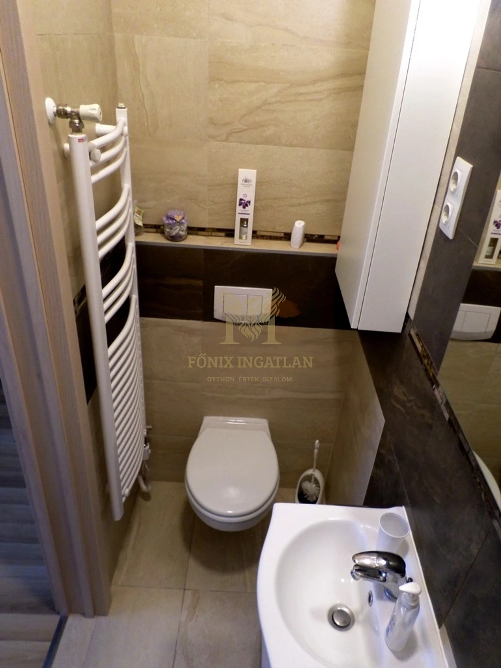 Duplakomfortos, modern, felújított lakás Angyalöld szívében