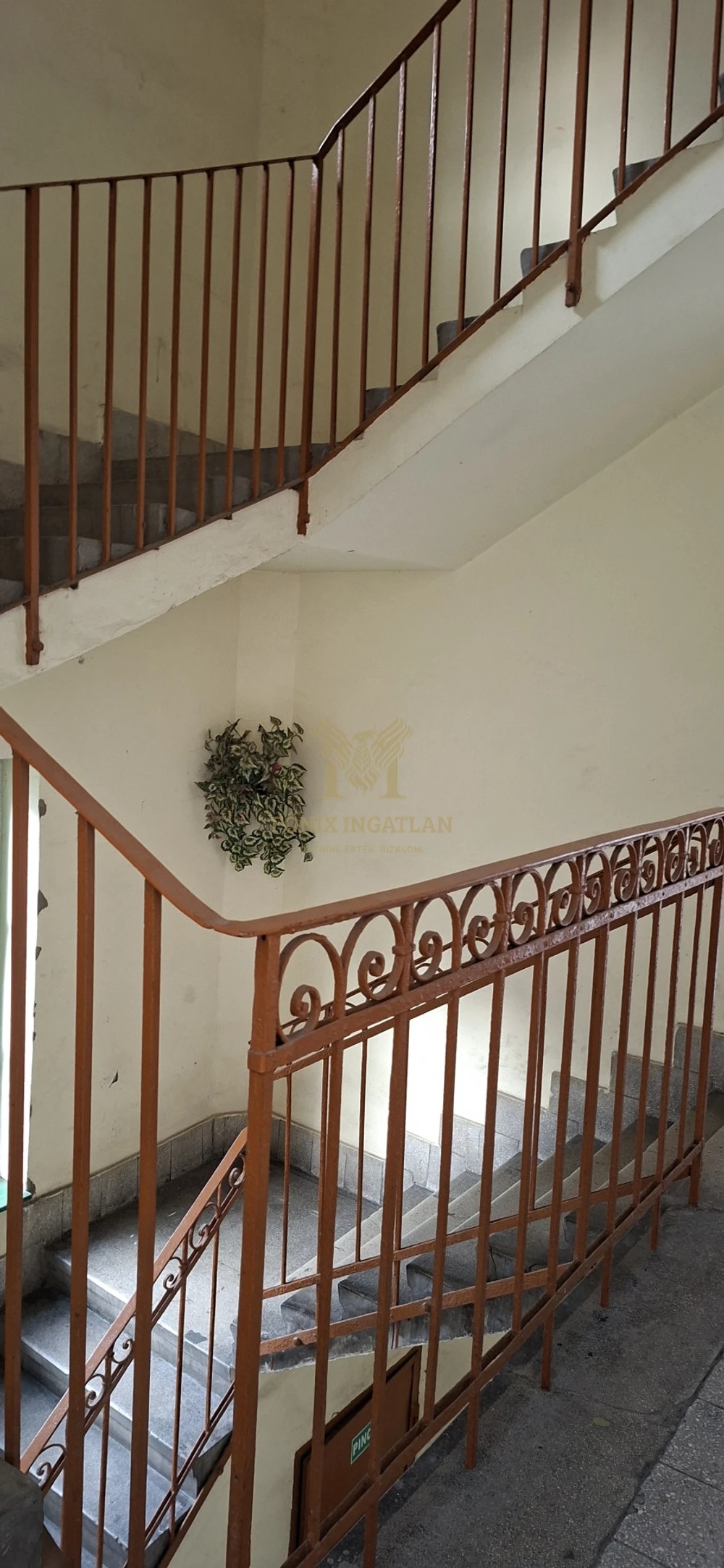 Duplakomfortos, modern, felújított lakás Angyalöld szívében