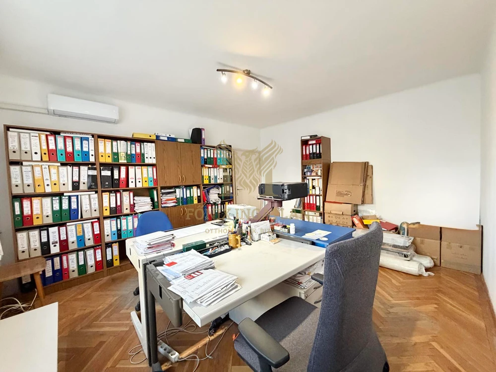 Zseniális lokációval lakás eladó a Fehérvári úton