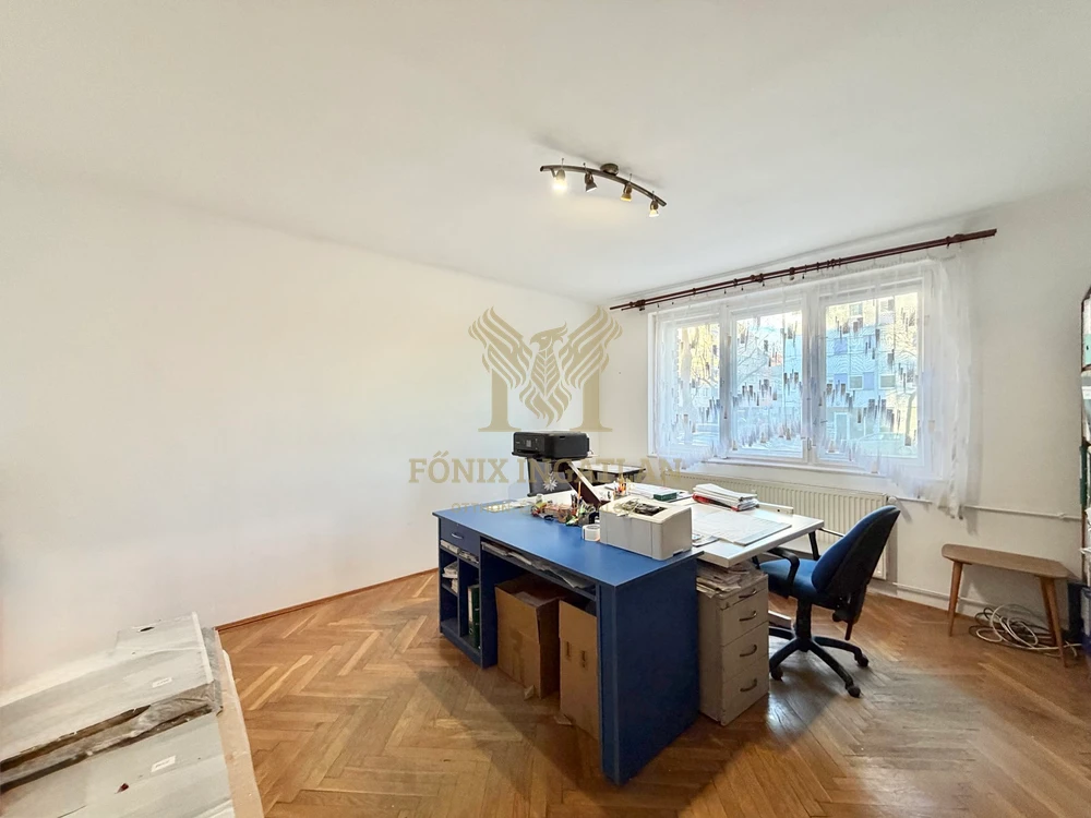 Zseniális lokációval lakás eladó a Fehérvári úton