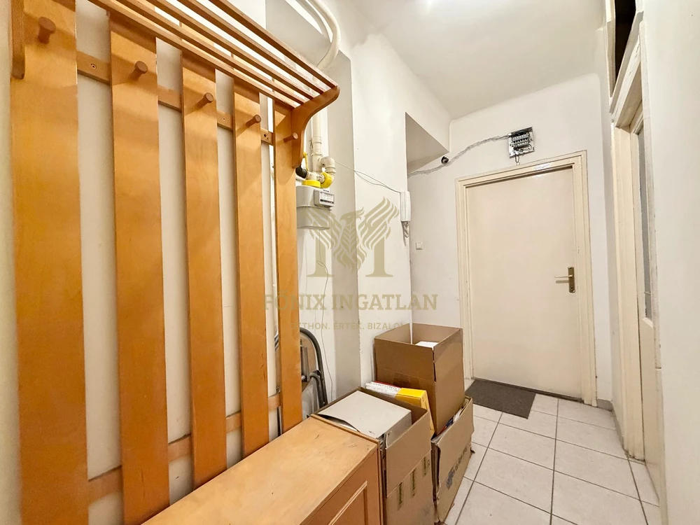 Zseniális lokációval lakás eladó a Fehérvári úton