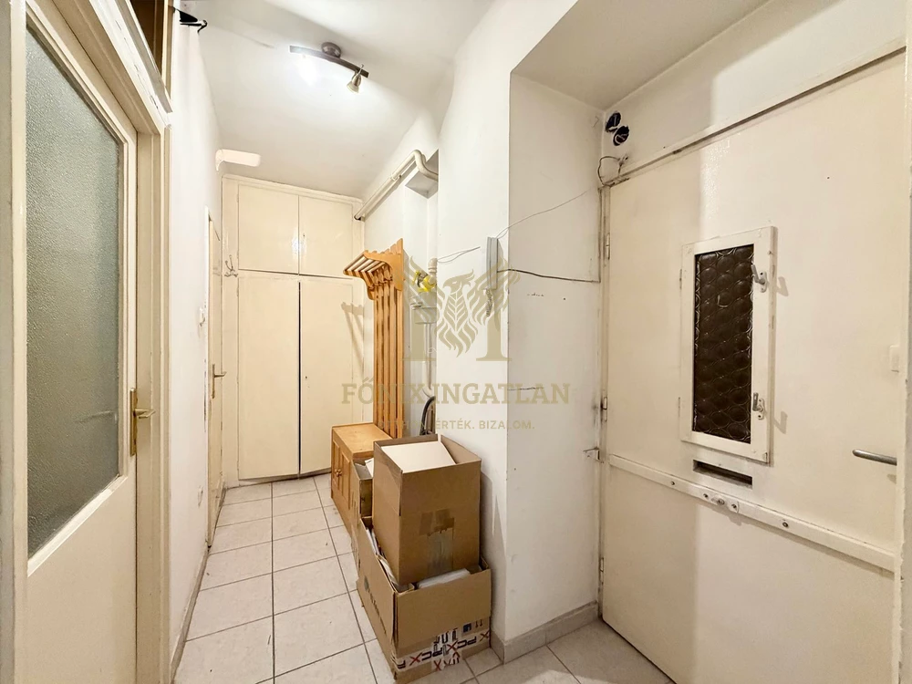 Zseniális lokációval lakás eladó a Fehérvári úton
