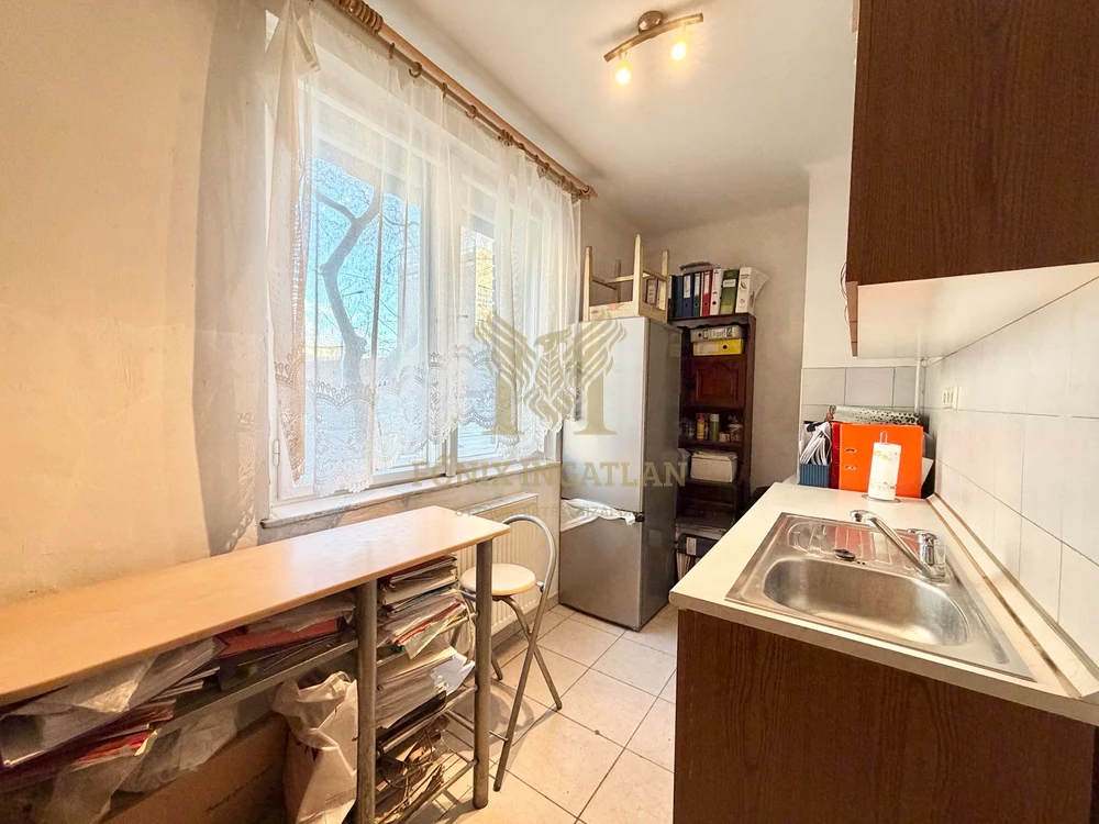 Zseniális lokációval lakás eladó a Fehérvári úton