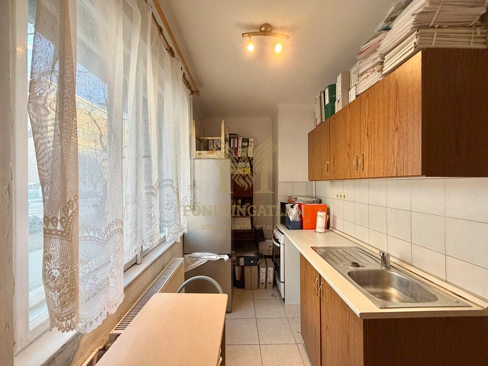 Zseniális lokációval lakás eladó a Fehérvári úton