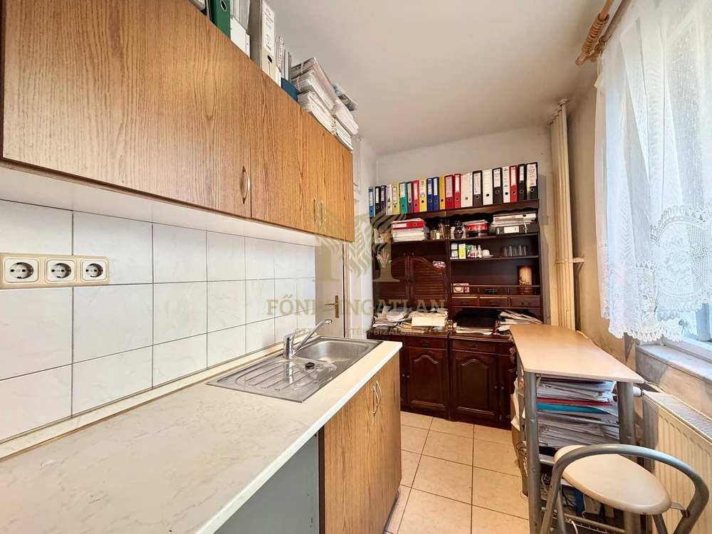 Zseniális lokációval lakás eladó a Fehérvári úton