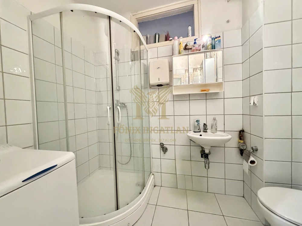 Zseniális lokációval lakás eladó a Fehérvári úton