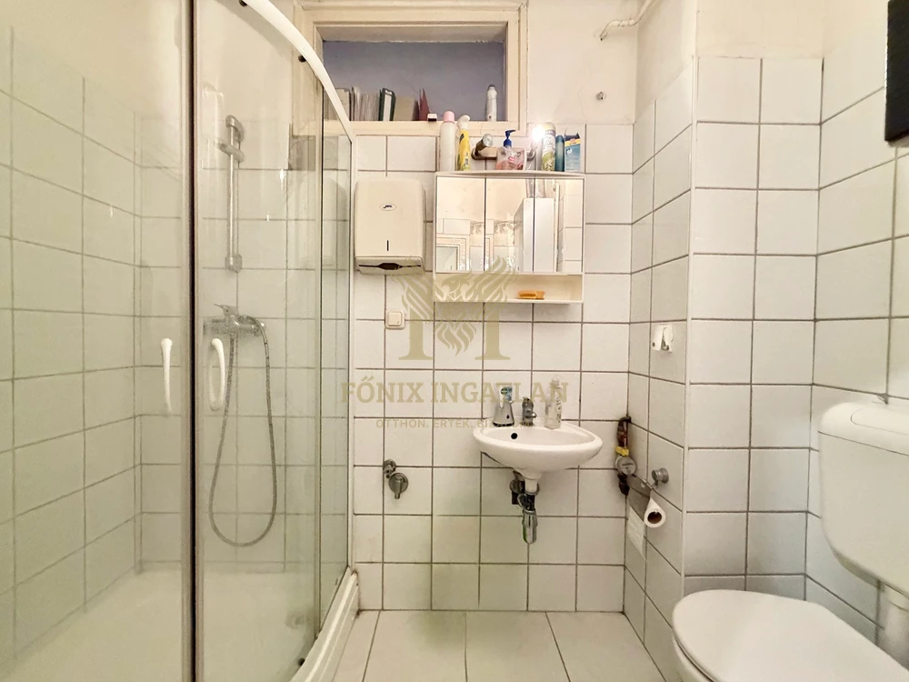 Zseniális lokációval lakás eladó a Fehérvári úton