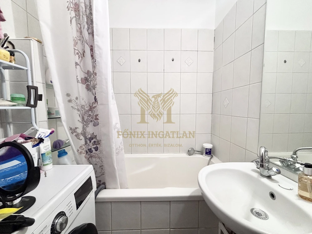 Erkélyes, parkra néző lakás – befektetésnek és otthonnak is tökéletes