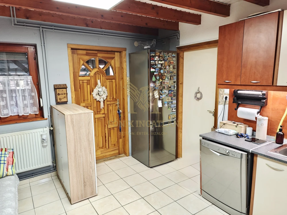 Ritka lehetőség Szigethalmon – rezsibarát, klímás, 3 szobás sorházi lakás - zsákutcában