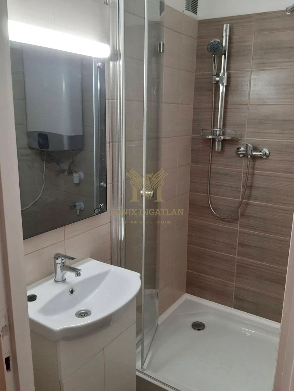 Költözz Deákvár központjába – kész otthon vár rád! 