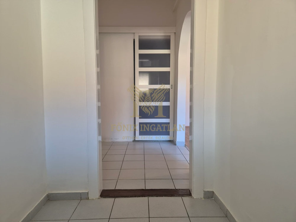 Világos, utcai téglalakás Budapesten-kiváló lokációval, 10 percre az Örs vezér terétől !