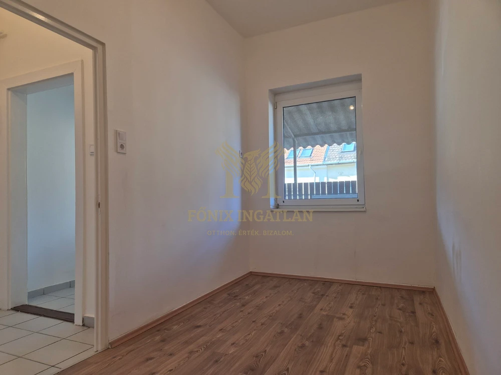 Világos, utcai téglalakás Budapesten-kiváló lokációval, 10 percre az Örs vezér terétől !