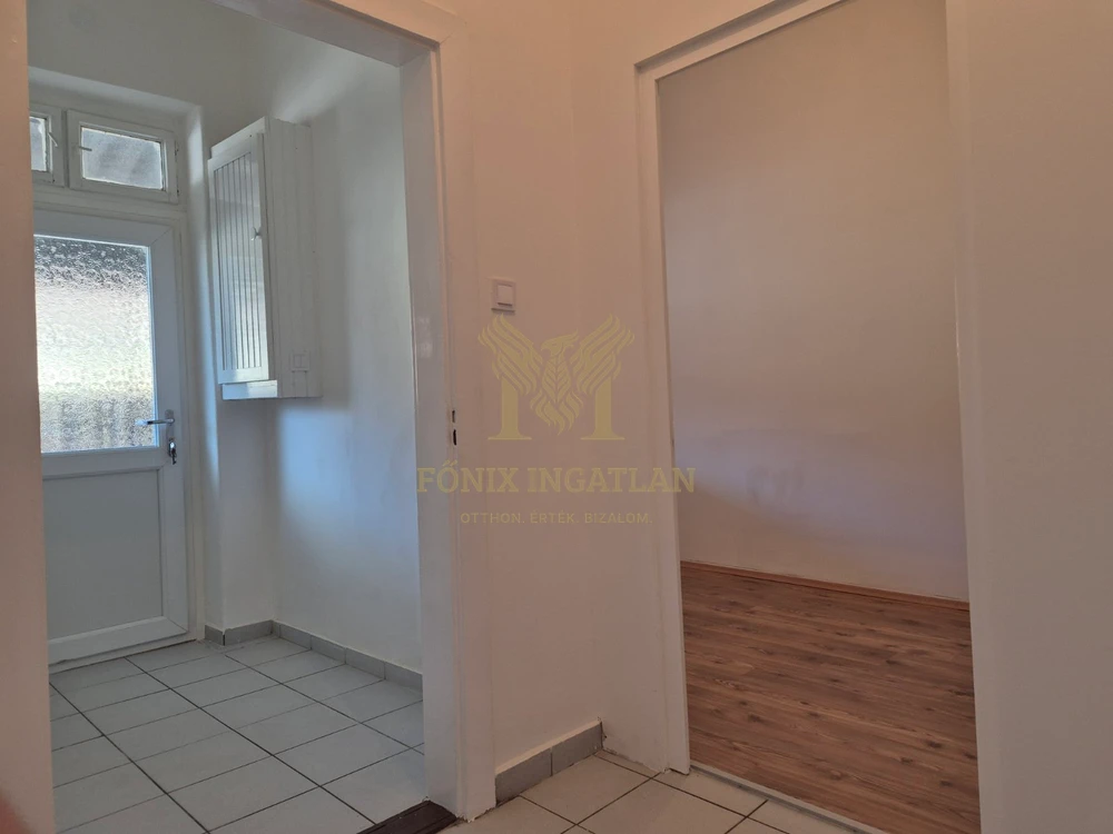 Világos, utcai téglalakás Budapesten-kiváló lokációval, 10 percre az Örs vezér terétől !