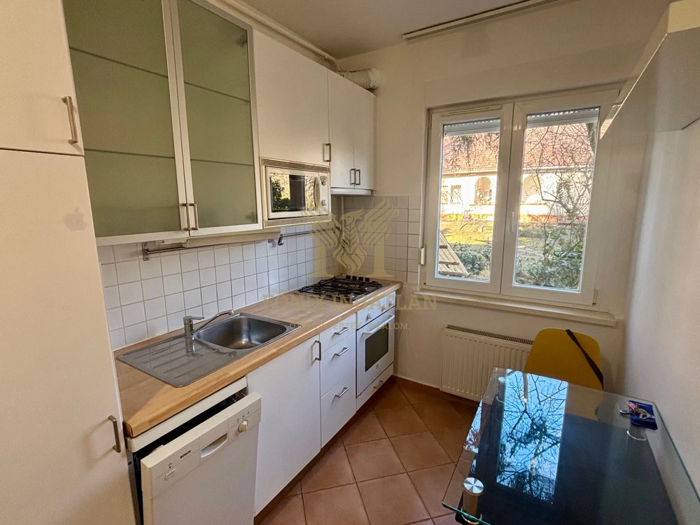 Hangulatos lakás eladó a Rózsadomb tetején