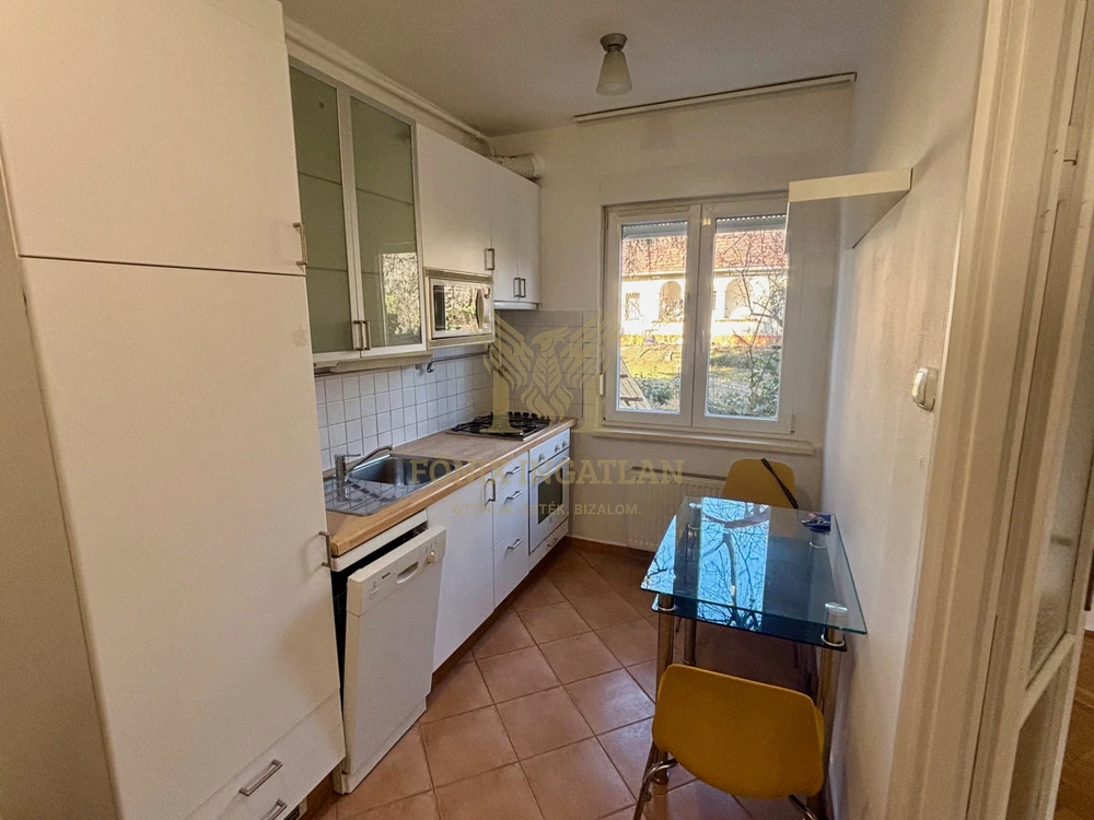 Hangulatos lakás eladó a Rózsadomb tetején