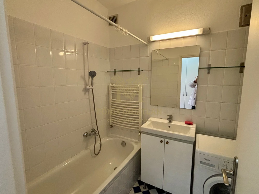 Hangulatos lakás eladó a Rózsadomb tetején