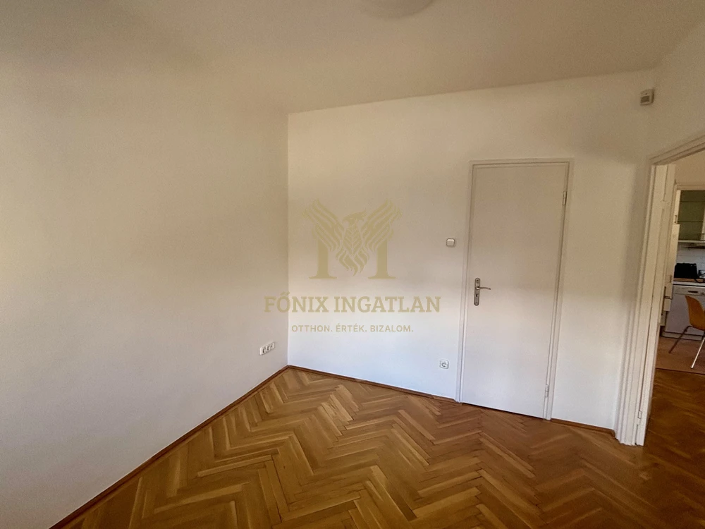 Hangulatos lakás eladó a Rózsadomb tetején