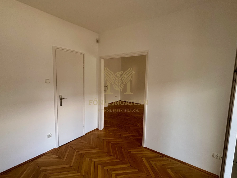 Hangulatos lakás eladó a Rózsadomb tetején