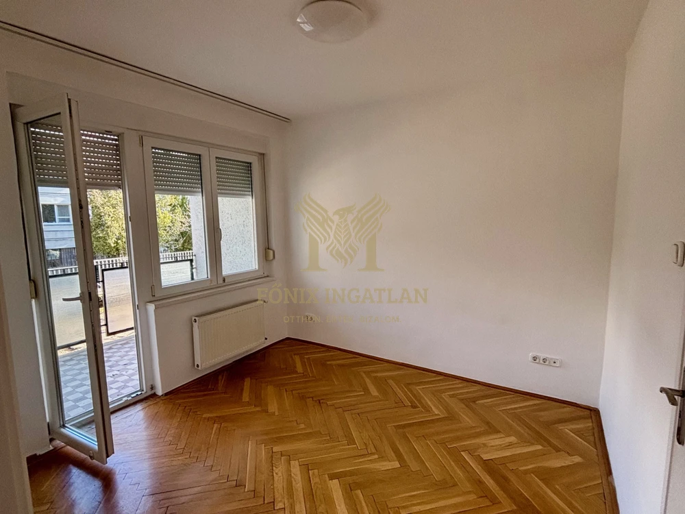 Hangulatos lakás eladó a Rózsadomb tetején