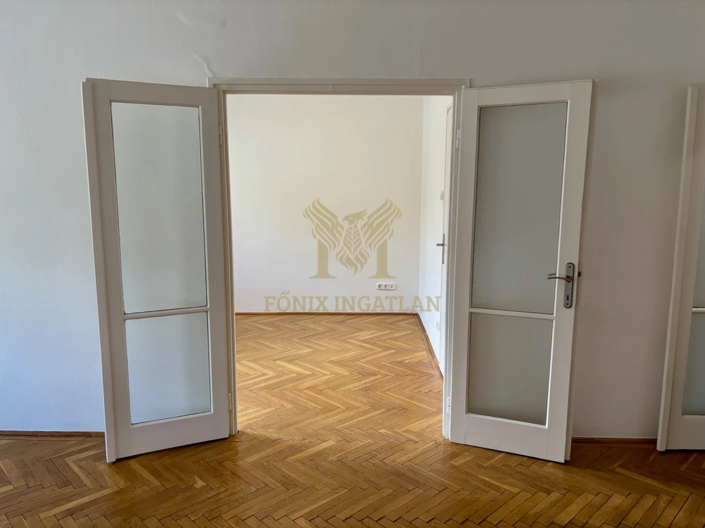 Hangulatos lakás eladó a Rózsadomb tetején