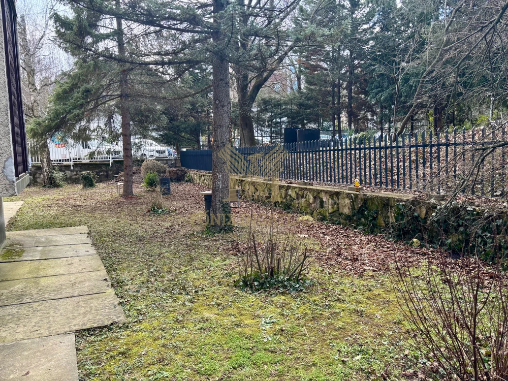 Hangulatos lakás eladó a Rózsadomb tetején