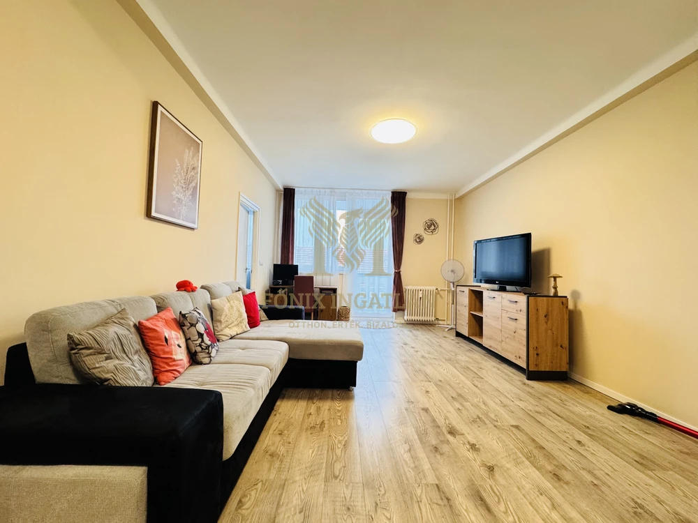 Belvárosi liftes tégla épületben eladó felújított lakás! 