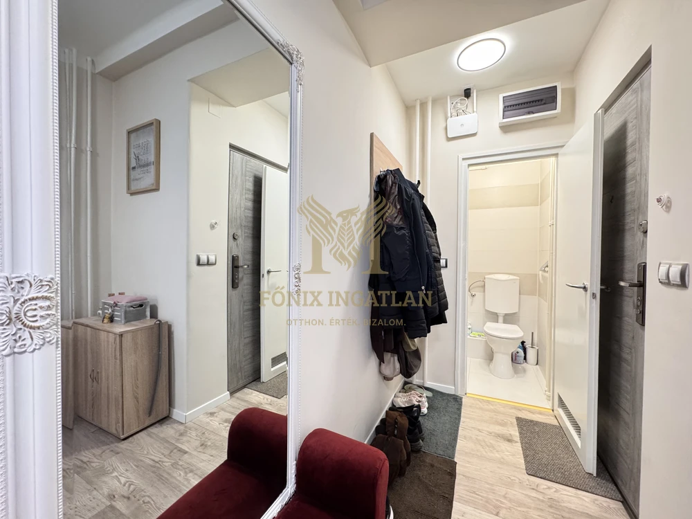 Belvárosi liftes tégla épületben eladó felújított lakás! 