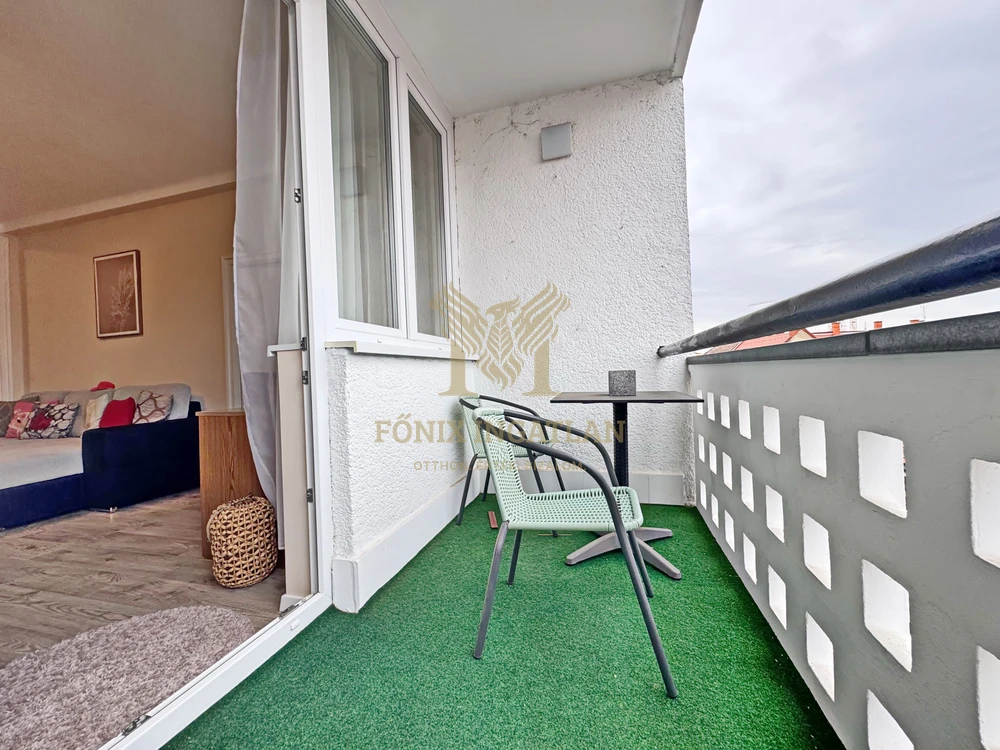 Belvárosi liftes tégla épületben eladó felújított lakás! 