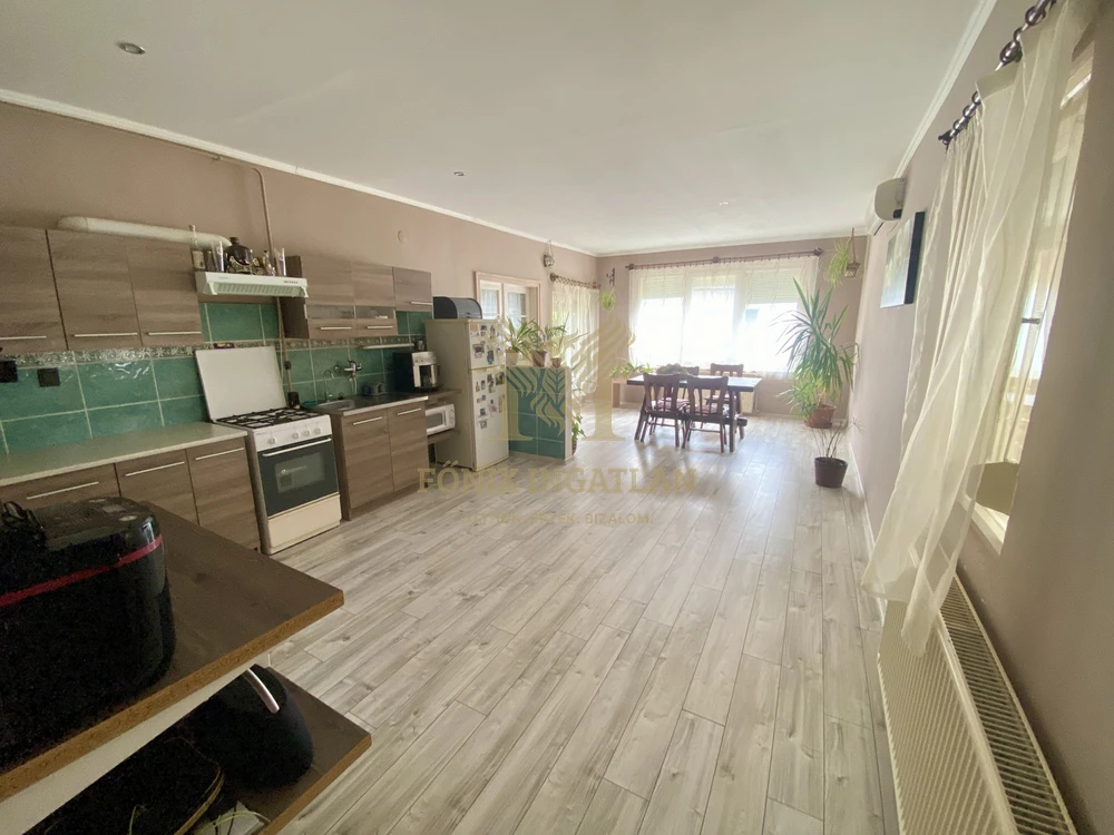 Tágas 100 nm-es családi ház eladó