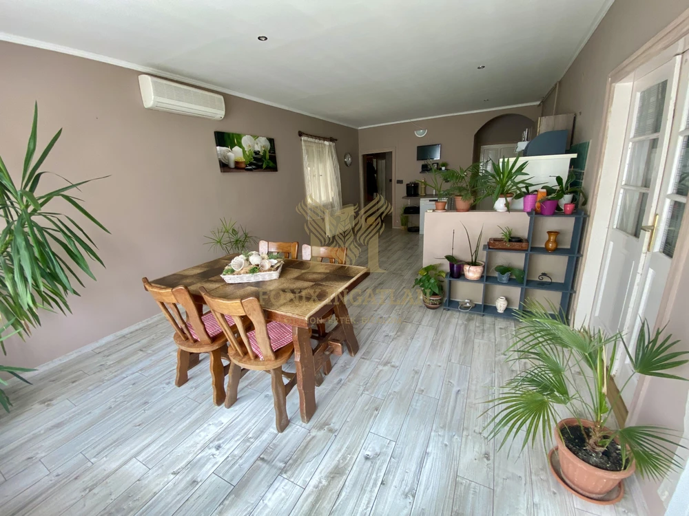 Tágas 100 nm-es családi ház eladó