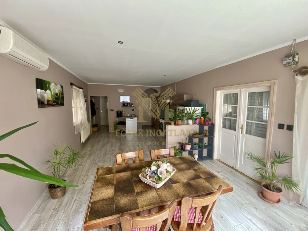 Tágas 100 nm-es családi ház eladó