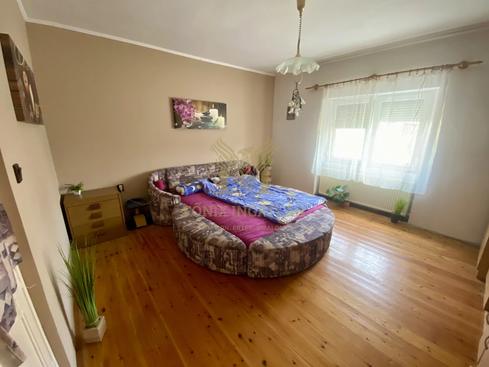 Tágas 100 nm-es családi ház eladó