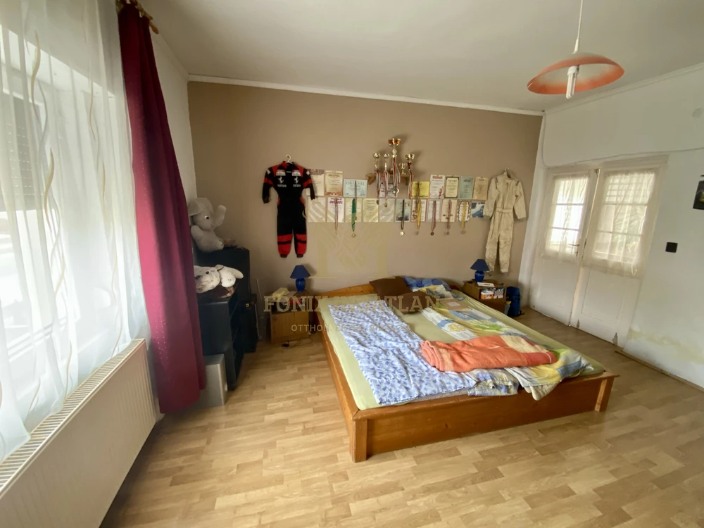 Tágas 100 nm-es családi ház eladó