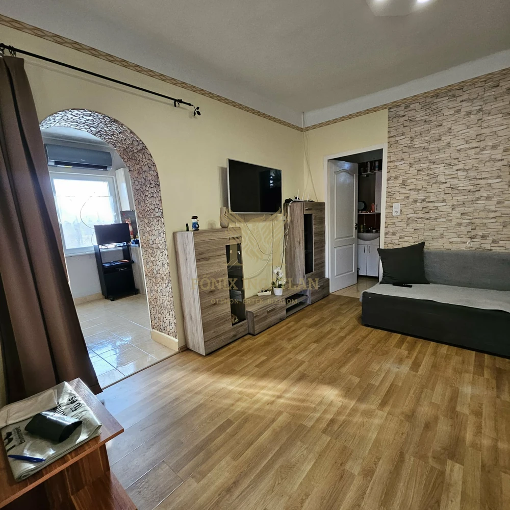 VIDÉKI NYUGALOM, NAGY TELEK, FELÚJÍTOTT OTTHON – KUNPESZÉREN!