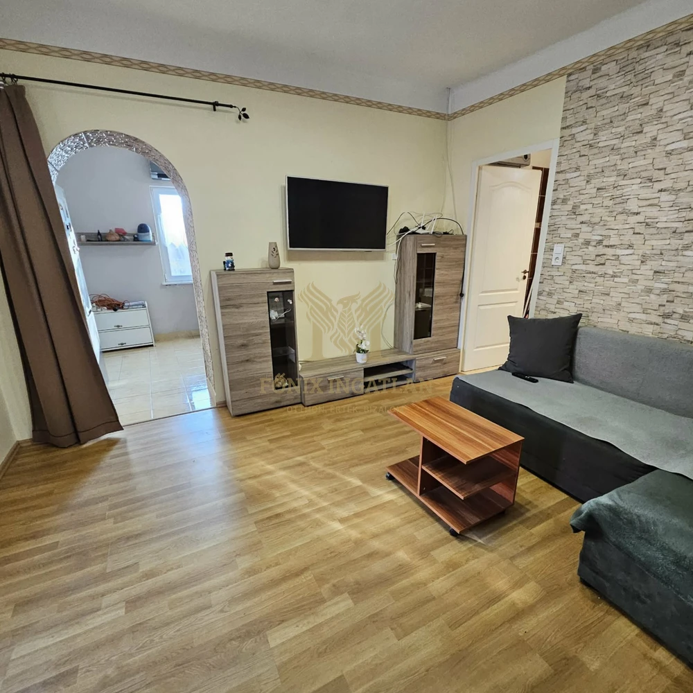 VIDÉKI NYUGALOM, NAGY TELEK, FELÚJÍTOTT OTTHON – KUNPESZÉREN!