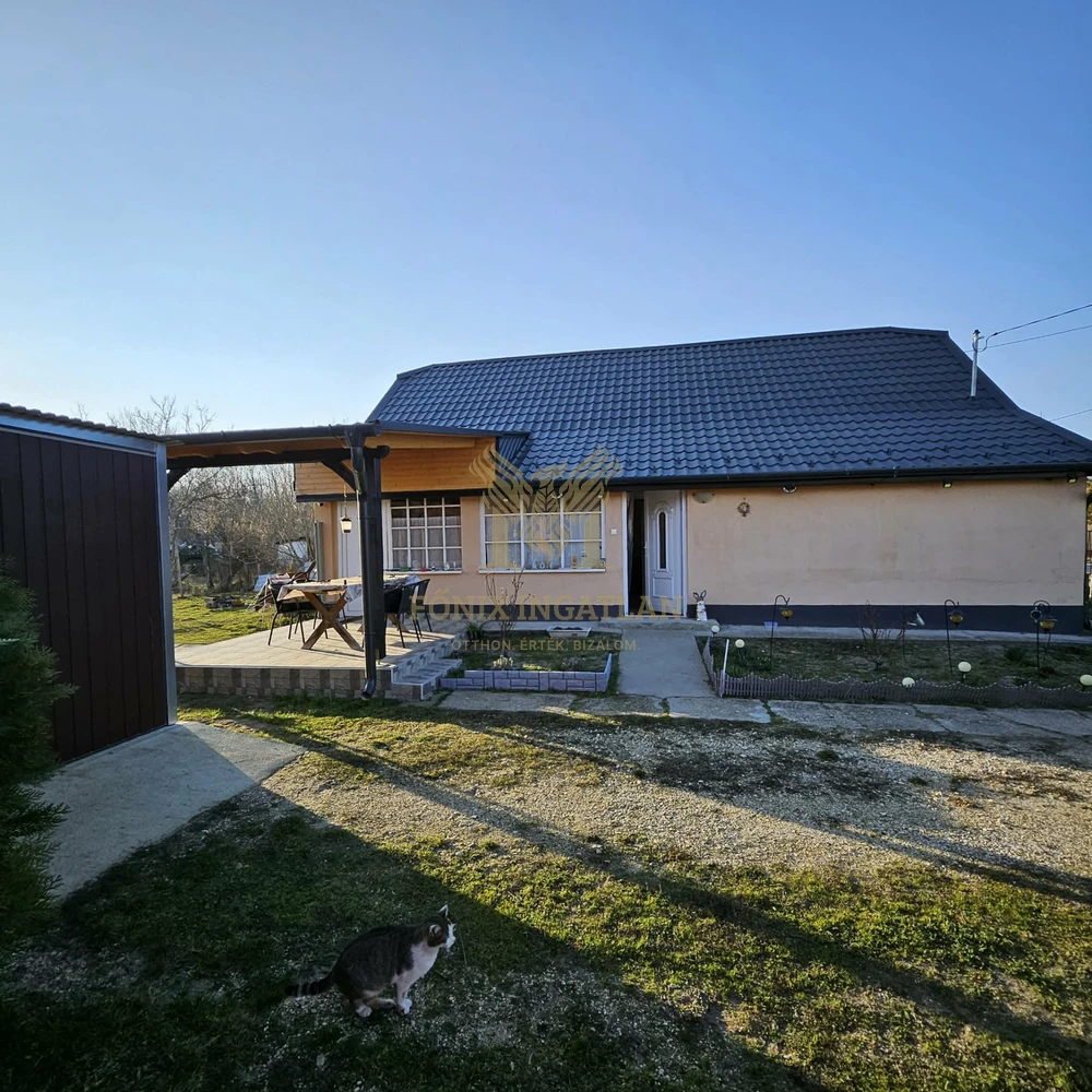 VIDÉKI NYUGALOM, NAGY TELEK, FELÚJÍTOTT OTTHON – KUNPESZÉREN!