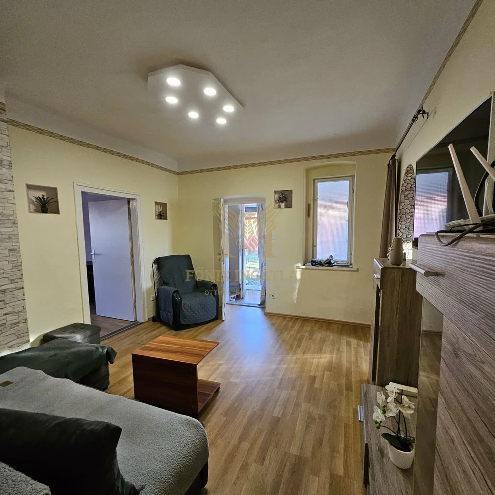 VIDÉKI NYUGALOM, NAGY TELEK, FELÚJÍTOTT OTTHON – KUNPESZÉREN!