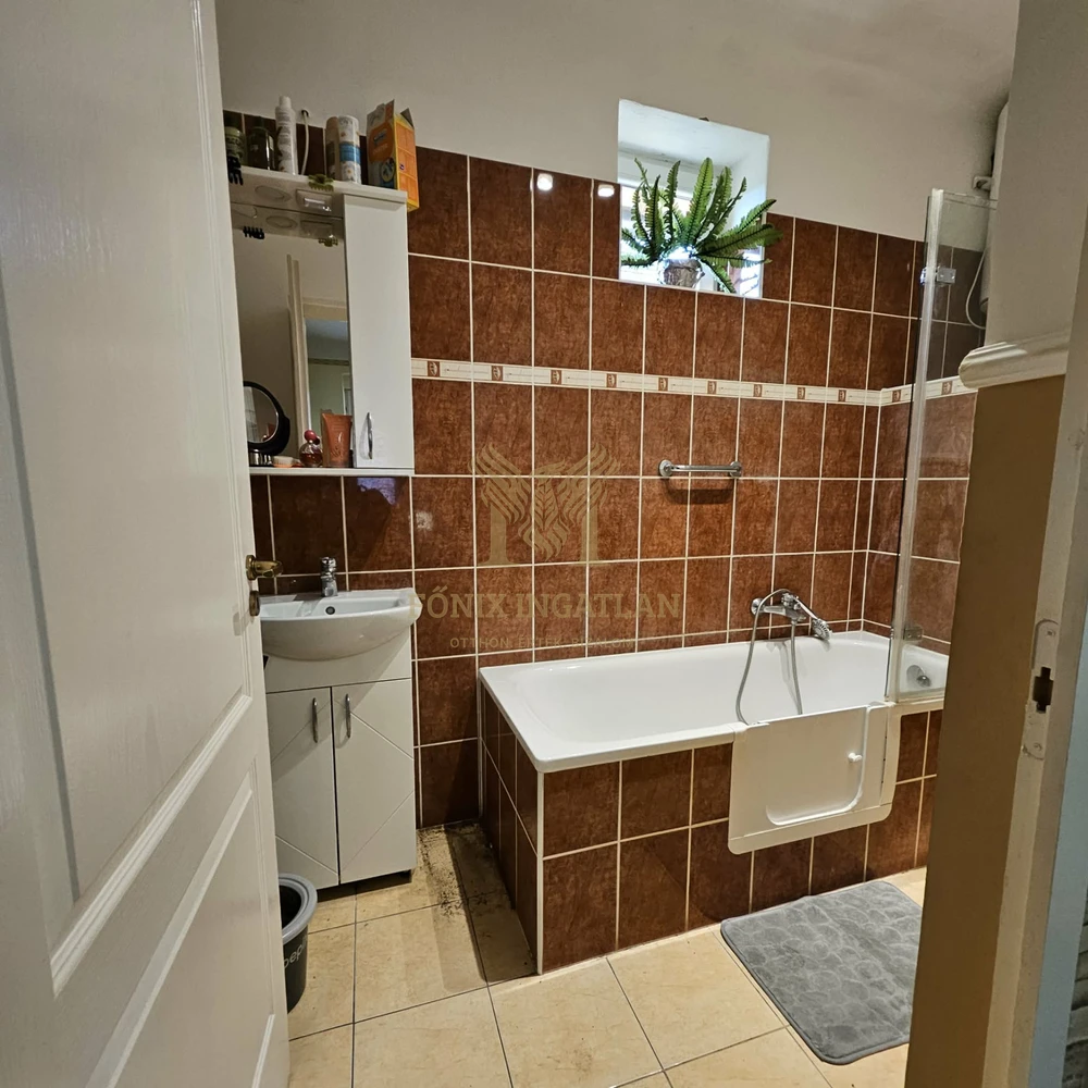 VIDÉKI NYUGALOM, NAGY TELEK, FELÚJÍTOTT OTTHON – KUNPESZÉREN!