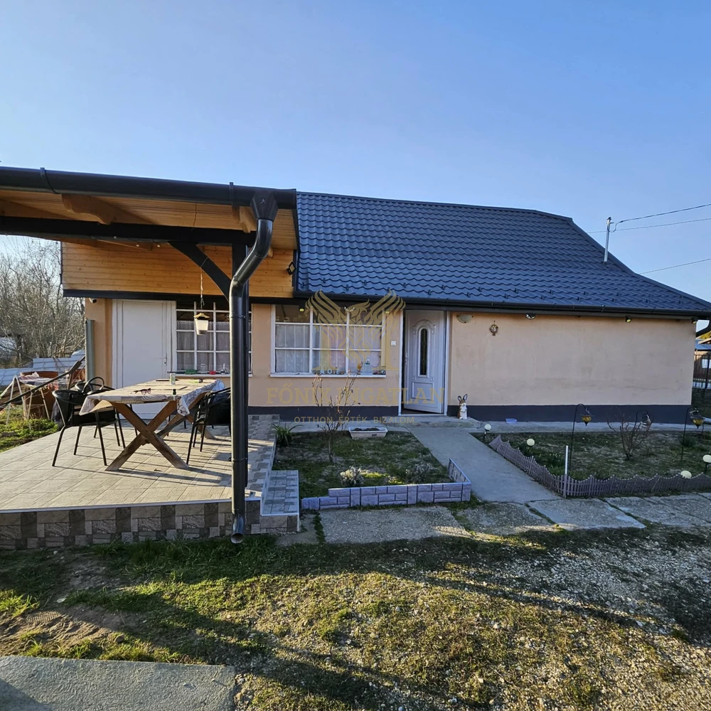 VIDÉKI NYUGALOM, NAGY TELEK, FELÚJÍTOTT OTTHON – KUNPESZÉREN!