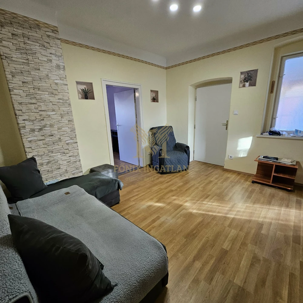 VIDÉKI NYUGALOM, NAGY TELEK, FELÚJÍTOTT OTTHON – KUNPESZÉREN!