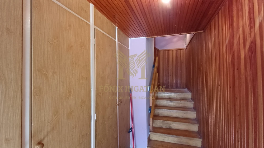 Természetközeli otthon a Rózsadombon – saját kertrésszel!