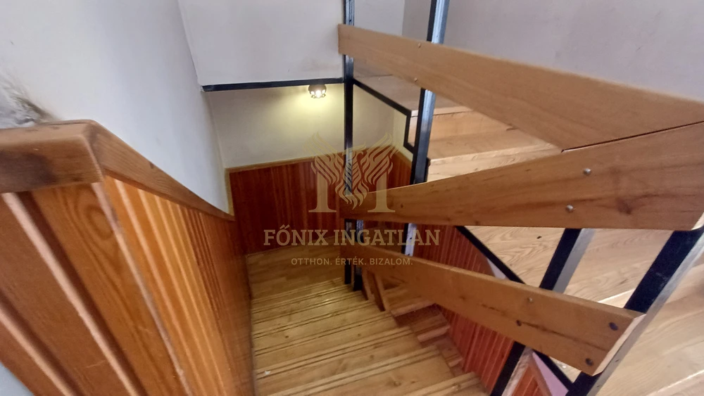 Természetközeli otthon a Rózsadombon – saját kertrésszel!