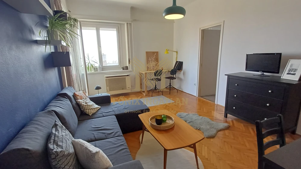 FELHÉVÍZEN PANORÁMÁS, 2 SZOBÁS LAKÁS ELADÓ!