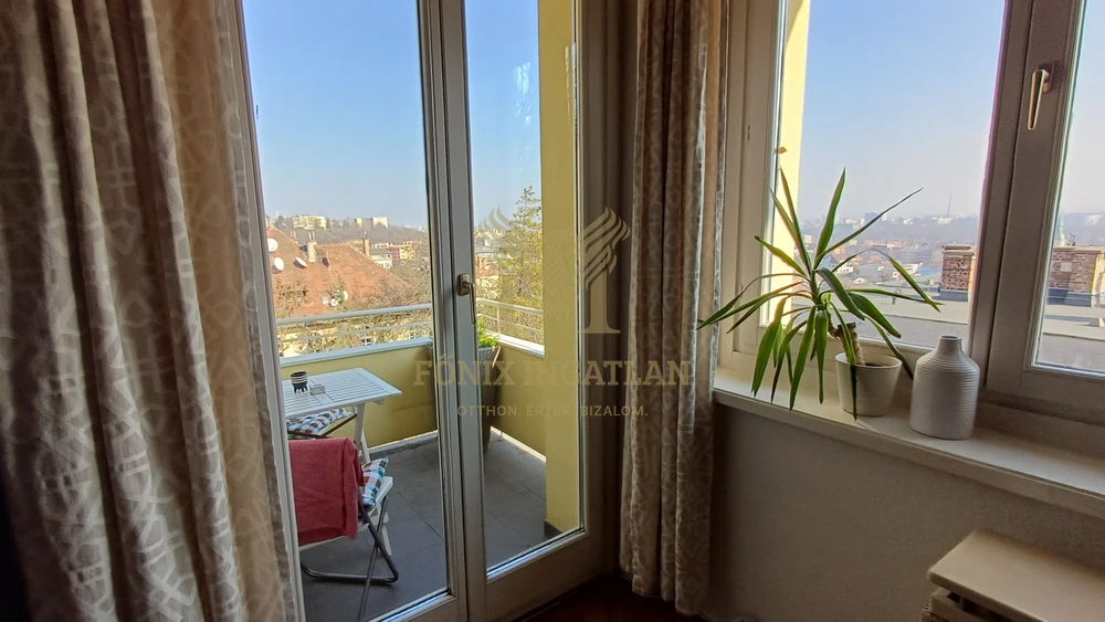 FELHÉVÍZEN PANORÁMÁS, 2 SZOBÁS LAKÁS ELADÓ!