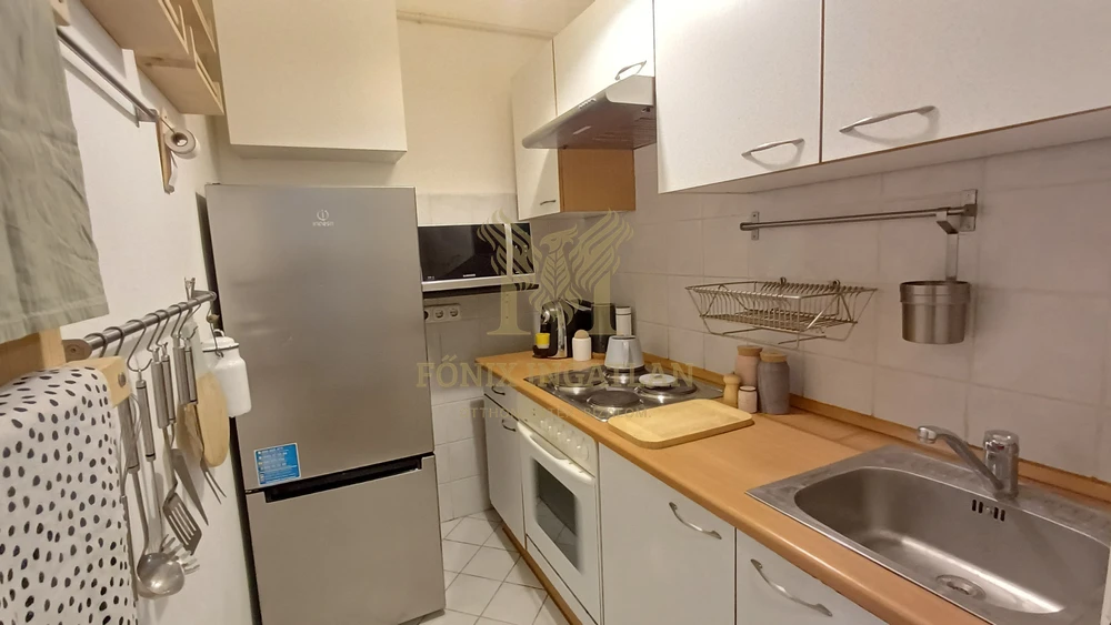 FELHÉVÍZEN PANORÁMÁS, 2 SZOBÁS LAKÁS ELADÓ!