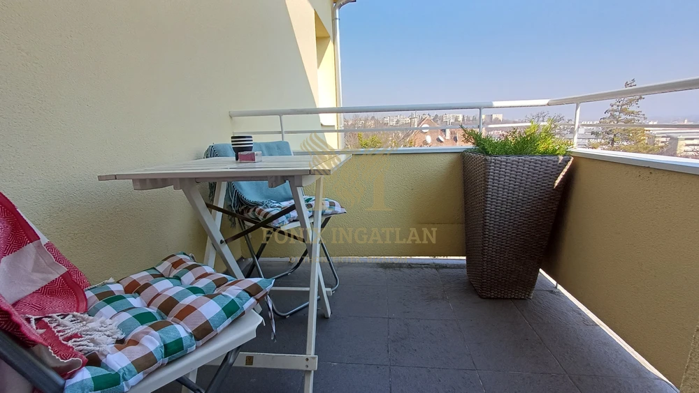 FELHÉVÍZEN PANORÁMÁS, 2 SZOBÁS LAKÁS ELADÓ!