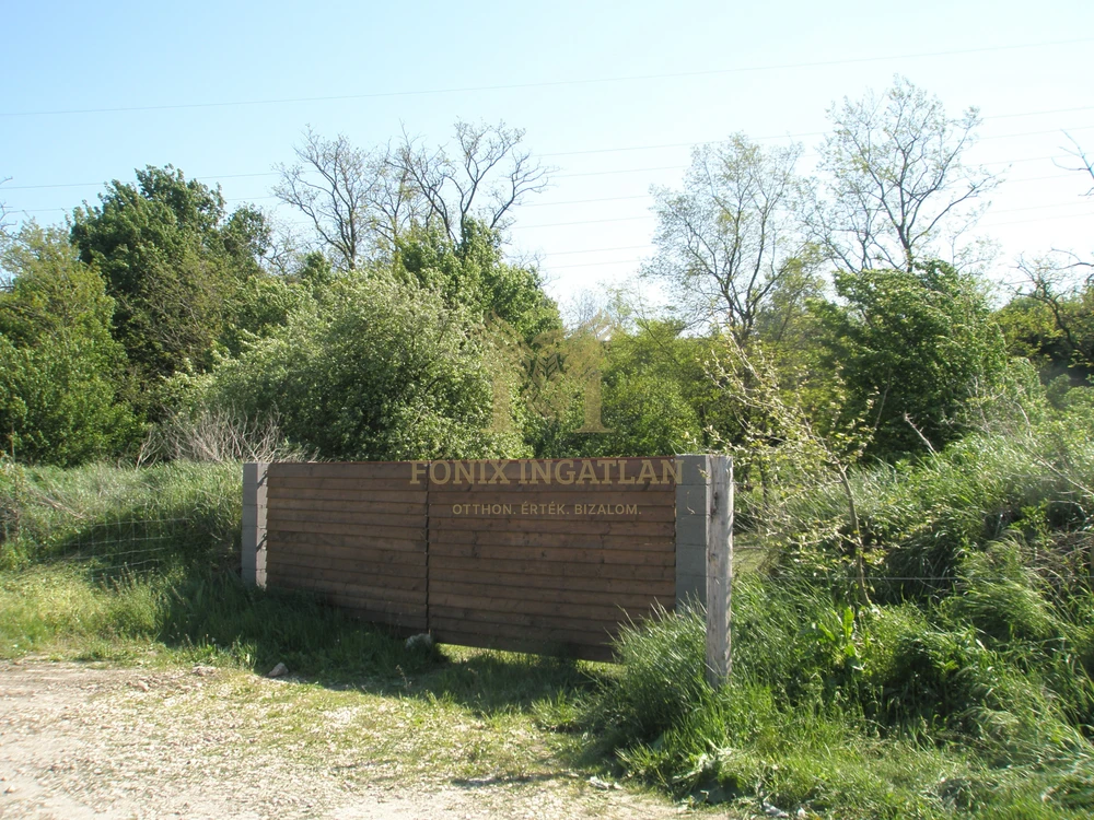 Kereskedelmi, szolgáltatási célra, Biatorbágy határában, főútvonal mellett, beépíthető telek eladó!