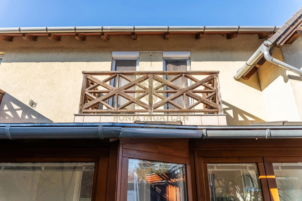 Vecsés Andrássytelep! 2 szintes, saját kert + 2 autóbeállós – alacsony rezsijű sorházi lakás eladó