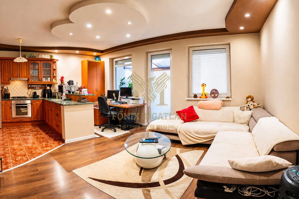 Vecsés Andrássytelep! 2 szintes, saját kert + 2 autóbeállós – alacsony rezsijű sorházi lakás eladó