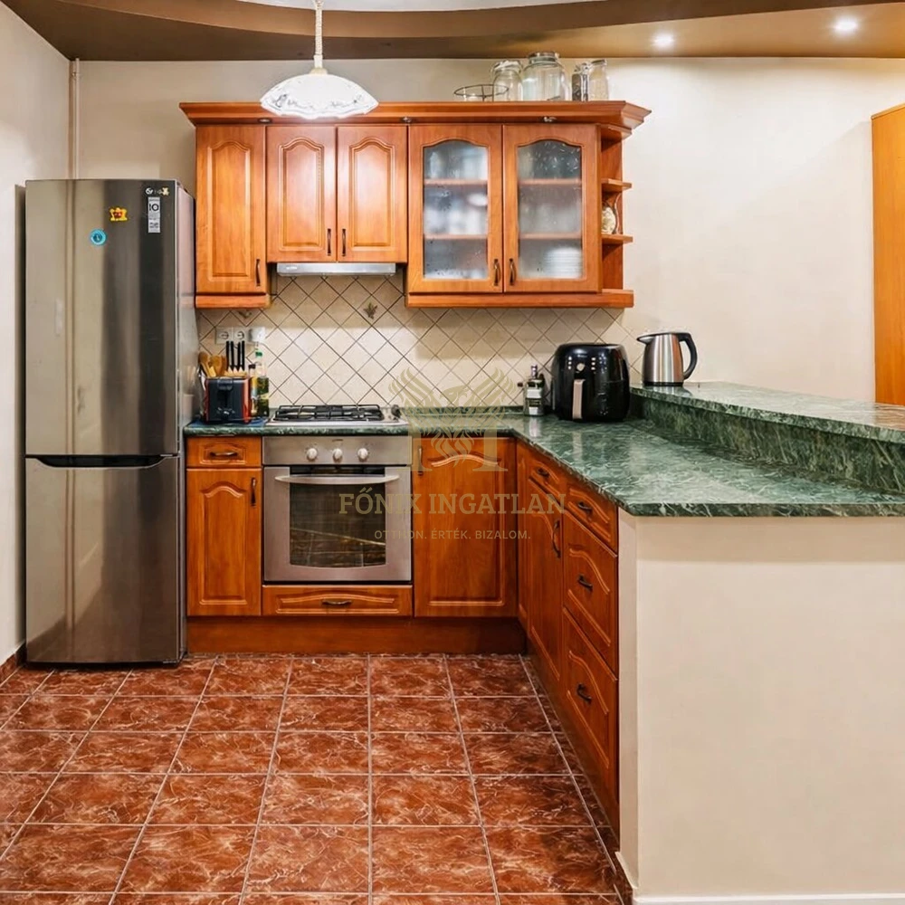 Vecsés Andrássytelep! 2 szintes, saját kert + 2 autóbeállós – alacsony rezsijű sorházi lakás eladó